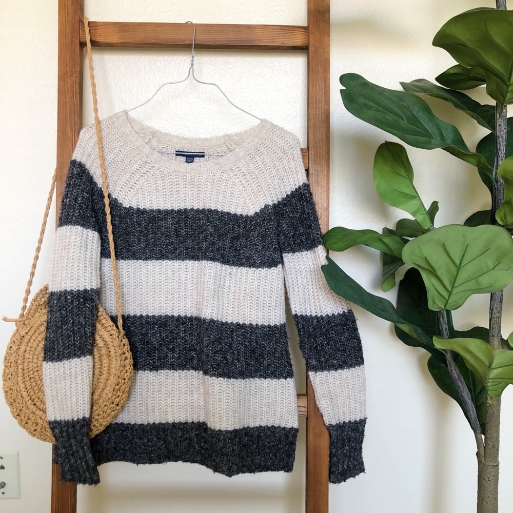 American Eagle gray and cream striped sweater